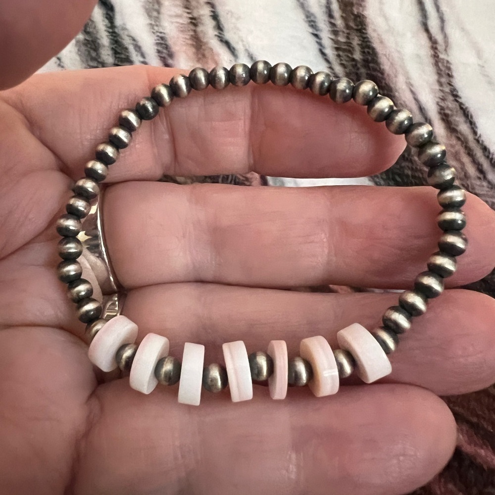 ❤️ Queen Pink Conch 6mm Desert Pearl Native Navajo Heishi Stack Bracelet Sz 6.25 - Picture 3 of 13